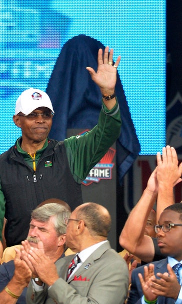 Gale Sayers gets ovation at Bears' 100th anniversary event